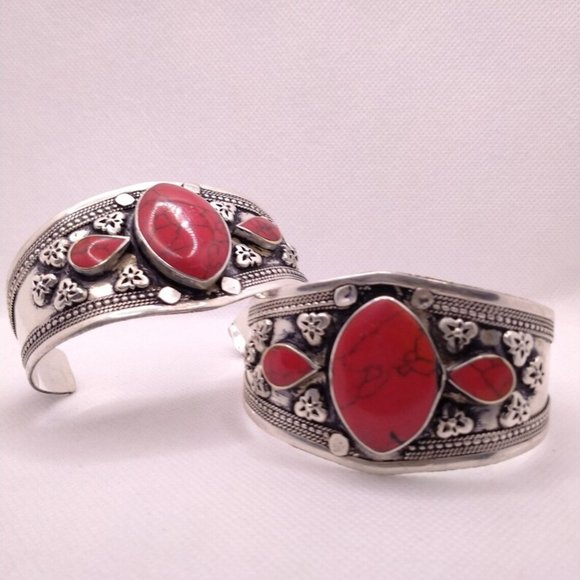 Single Coral Stone Cuff Bracelet: Vintage Afghan Kuchi Boho Jewelry - Picture 2 of 5